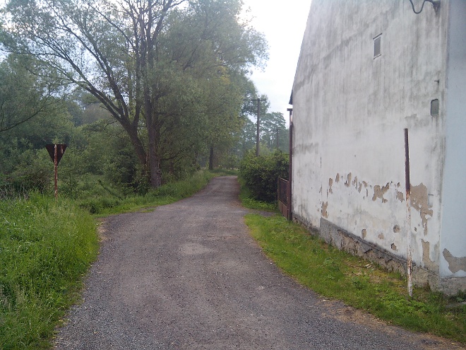Vjezd na účelovou komunikaci z hlavní